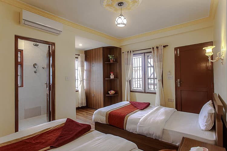 Shared Twin Room (2 People) 