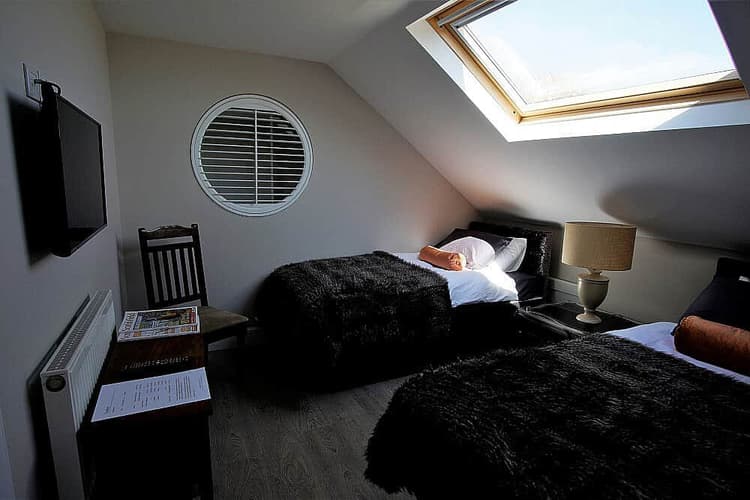 Private Single Room (shared Bathroom)