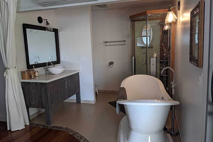 Private Jal King Bedroom for 2 People