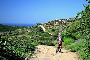 8 Retret Yoga & Sepeda Gunung yang Mendebarkan Seharian di Algarve, Portugal