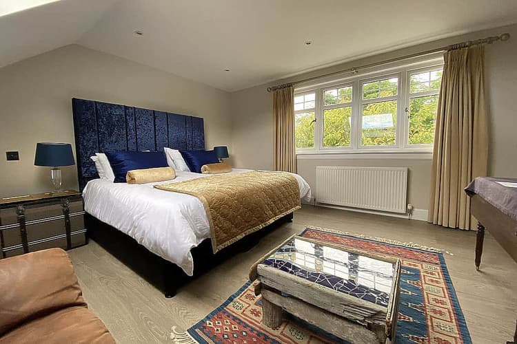 Shared Private Peacock Room (For 2 People)