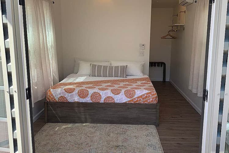የሎተስ ፓድ ኪንግ ጥቃቅን ቤት፡ ነጠላ