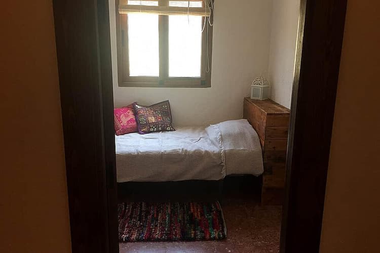 Chambre privée confortable dans une maison d'hôtes (salle de bain partagée)