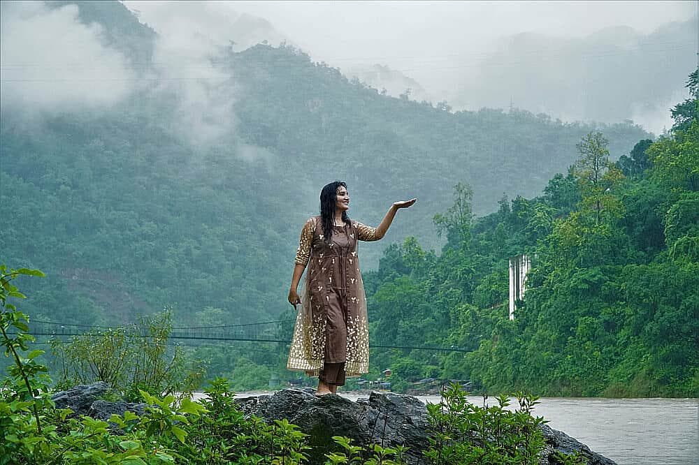 7 দিন রিফ্রেশিং জলপ্রপাত হাইকিং যোগব্যায়াম, ish ষিকেশ, ভারত