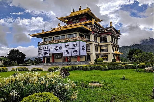 8 Hari Rohani Yoga, Meditasi & Biara Retreat di Nepal