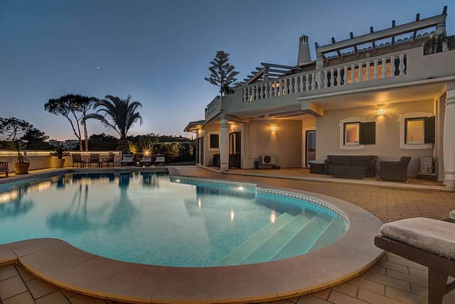 8 Day Rejuvenating Yoga at Surf Retreat sa Algarve, Portugal