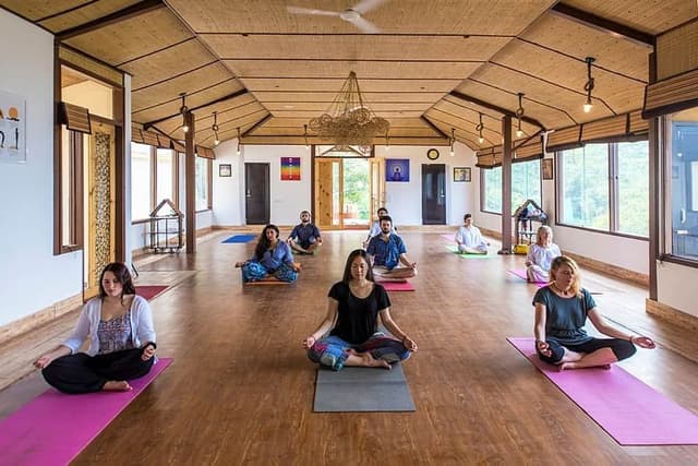5 ቀን የሚያድስ Ayurveda Detox እና Yoga Retreat በሪሺኬሽ