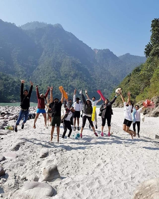 7 দিন রিফ্রেশিং জলপ্রপাত হাইকিং যোগব্যায়াম, ish ষিকেশ, ভারত