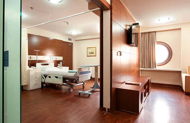 Indraprastha Apollo Hospital
