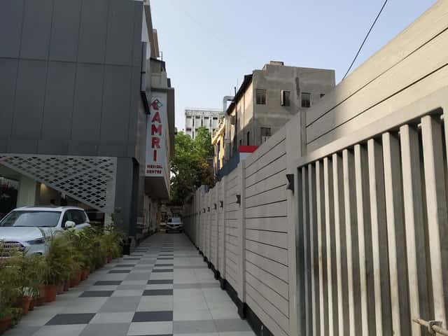 مركز العامري الطبي