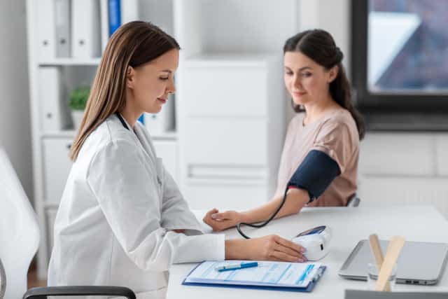 Vérification du corps pour la femme